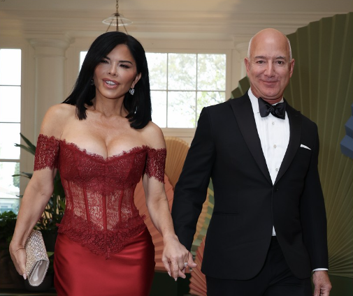 Jeff Bezos dhe Lauren Sanchez plot elegance për darkën në Shtëpinë e Bardhë