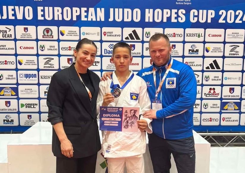 Dardha pikë nën dardhë, djali i Driton Kukës fiton medaljen e parë në gara zyrtare