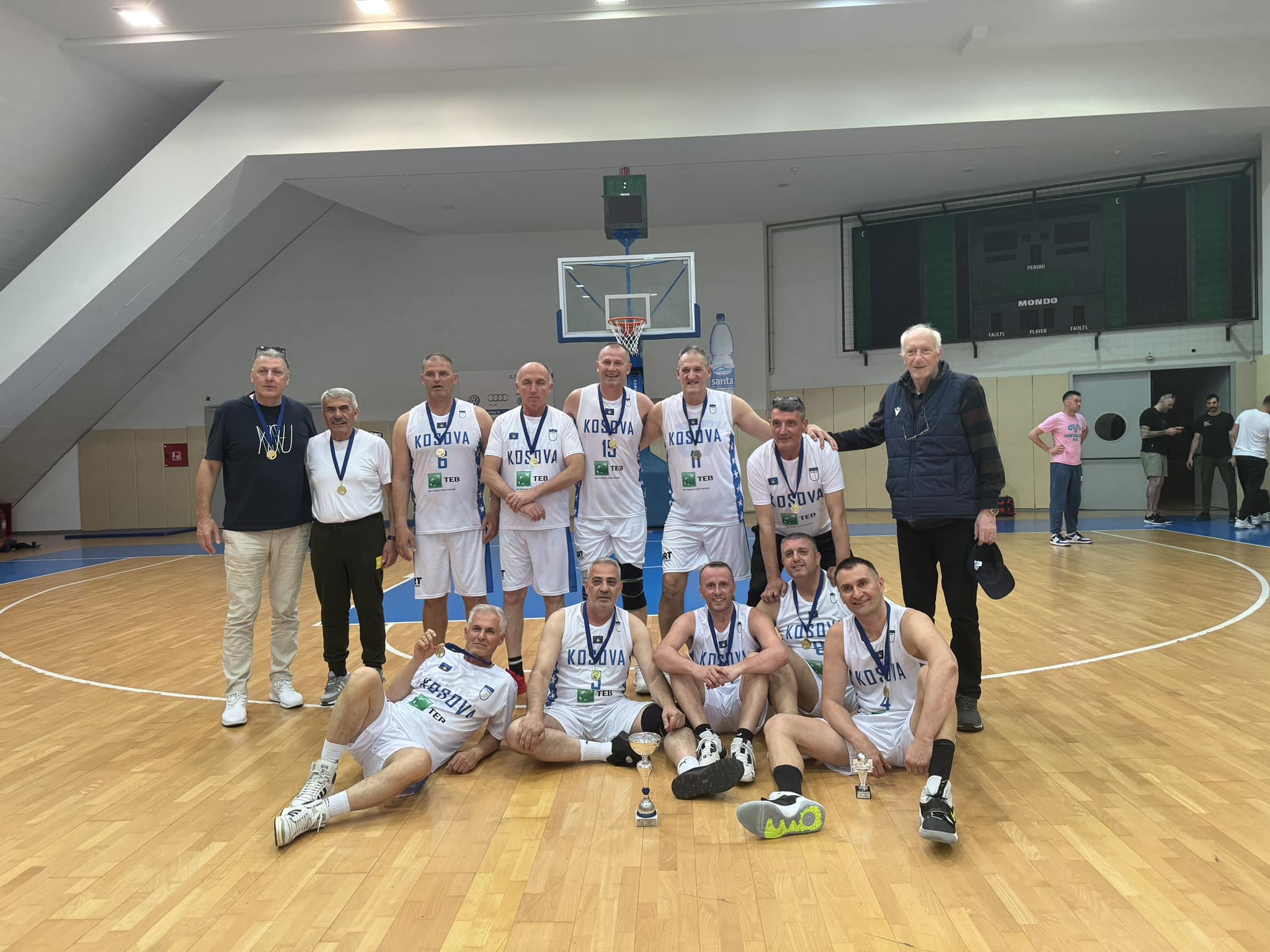 Veteranët e basketbollit kosovar e fitojnë turneun në Kroaci