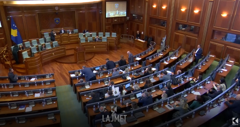 Deputetët kosovarë: Masat “bajate” hiqen pas pak ditëve (VIDEO)