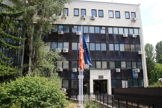 MPB: Në një vendvotim në Shkup është hedhur bombë tymuese, janë fotografuar fletëvotime