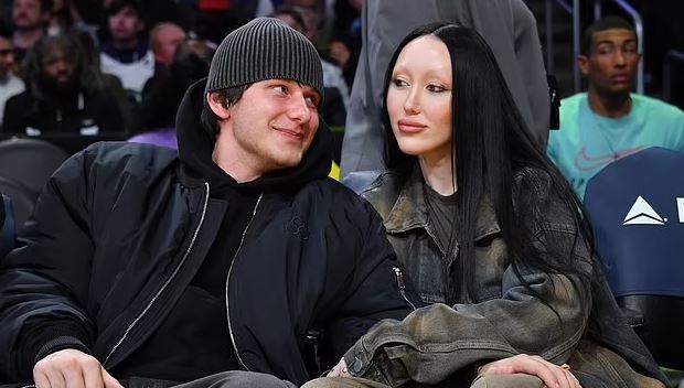 Noah Cyrus, e panjohur me pamjen e re