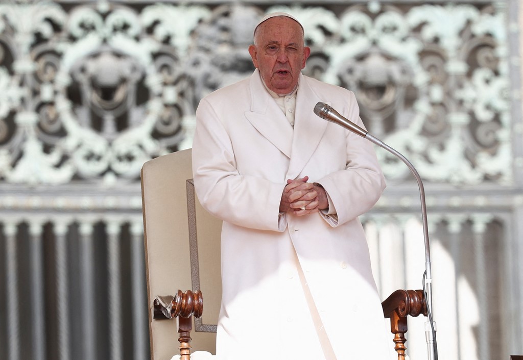 Papa Françesku bën thirrje për paqe në Ukrainë
