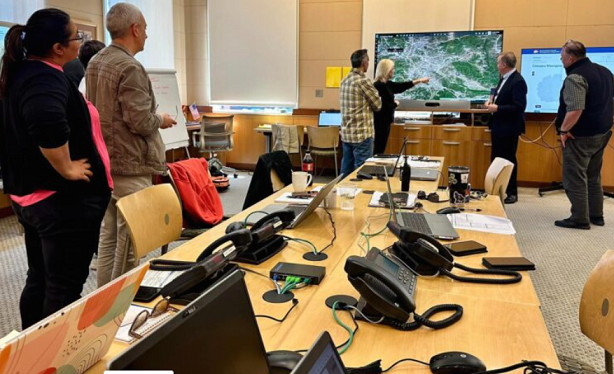 Përfaqësues të ambasadës së SHBA-së në terren, mbikëqyrin procesin zgjedhor