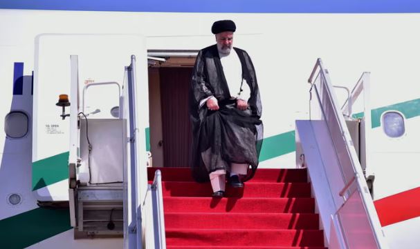 Presidenti iranian fillon vizitën tre-ditore në Pakistan