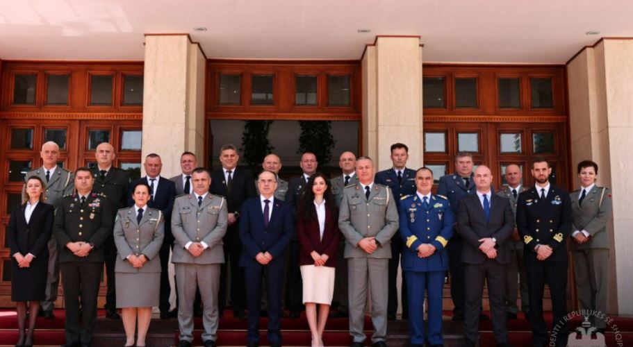 Begaj pret në Presidencë pjesëmarrësit e Kursit të Lartë të Sigurisë dhe Mbrojtjes