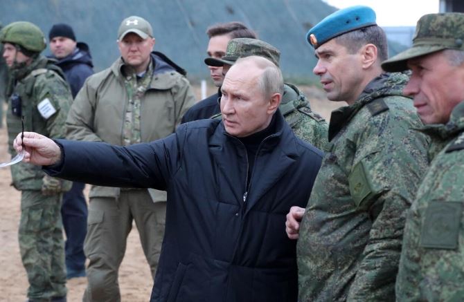 Trupat ruse pushtojnë fshatin ukrainas