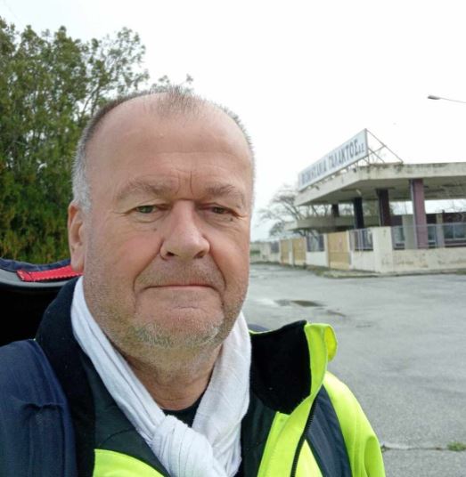 Burri nga Bosnja niset në këmbë për në Haxh