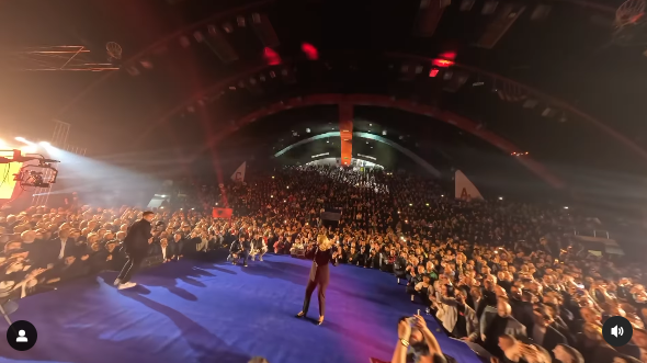 Shkurte Fejza "dridh" Gostivarin me "Mora fjalë" (VIDEO)
