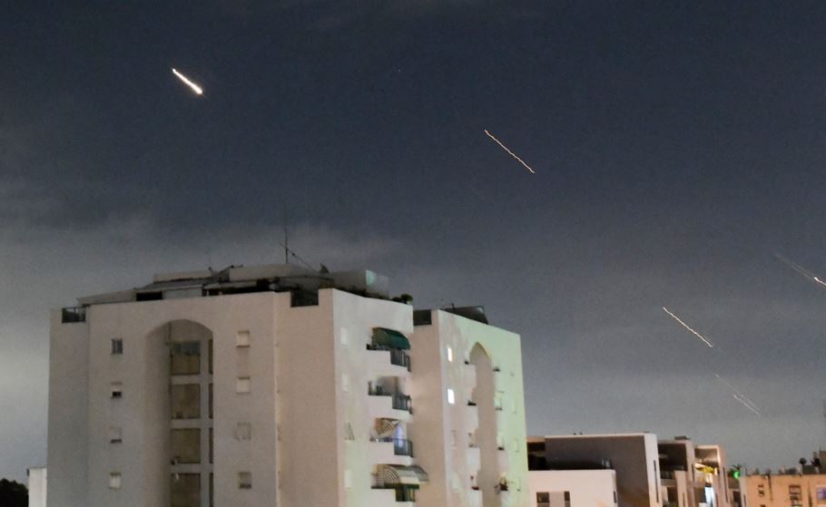 LIVE| Kabineti izraelit i luftës do të mblidhet për të peshuar përgjigjen ndaj sulmit të Iranit (VIDEO)