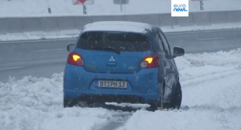 Stuhi të borës në Gjermani, shkaktohen aksidente të shumta