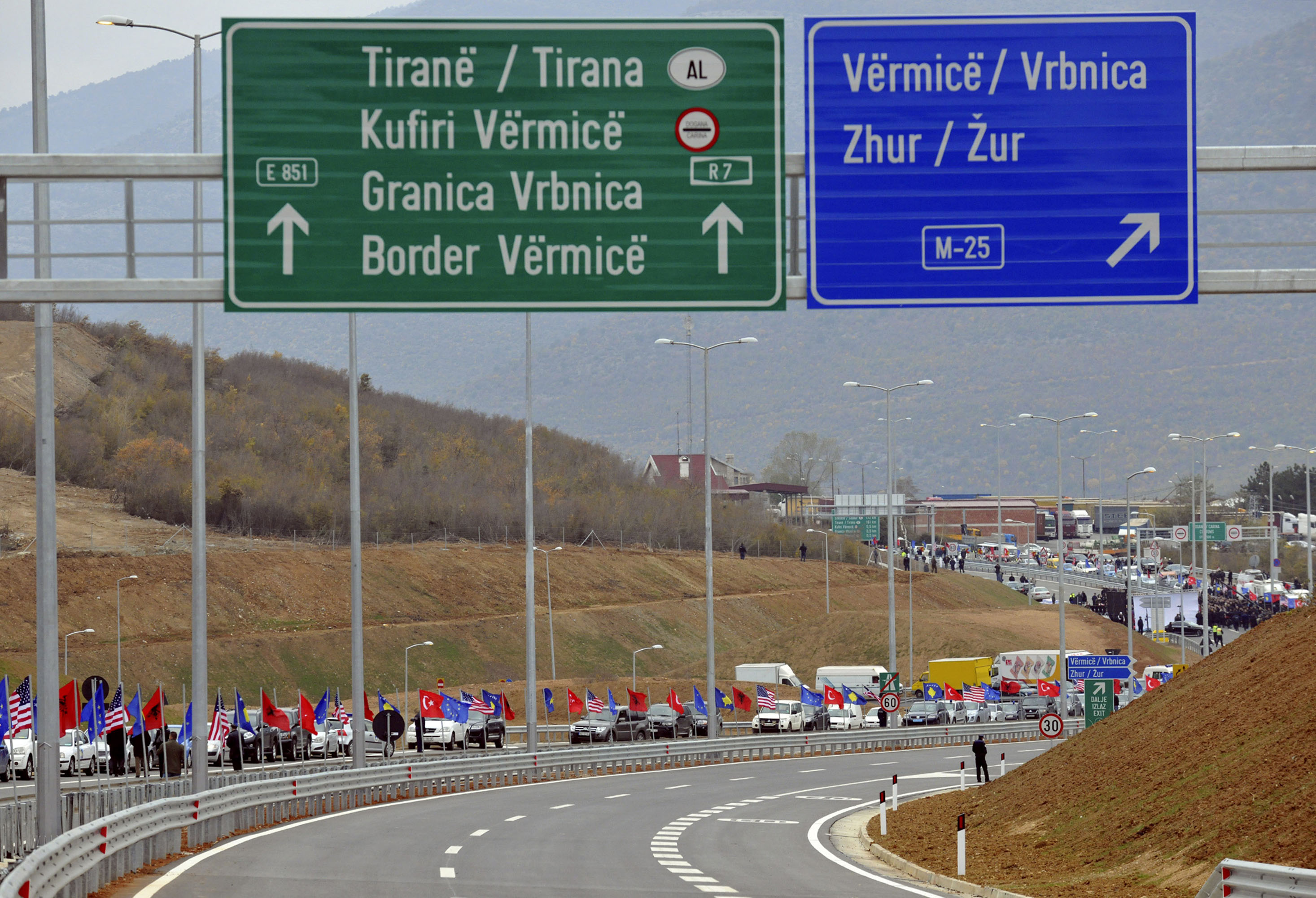 Kosova e Shqipëria me marrëveshje të re për kalimin pa kontroll kufitar në Vërmicë