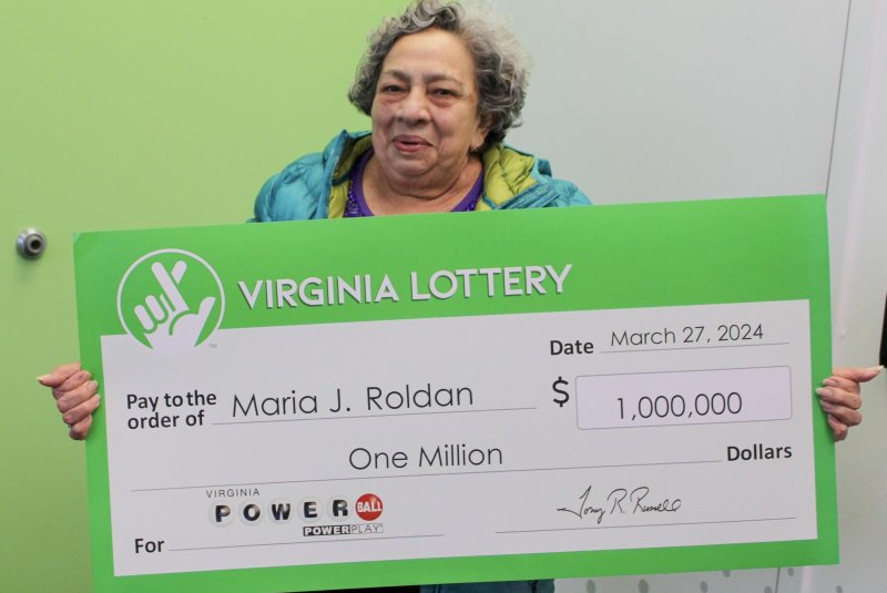 Mamaja fiton 1 milion dollarë nga bileta lotarie e blerë nga djali