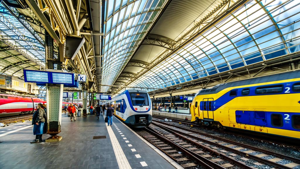 Transporti publik në të gjithë Holandën ndaloi për tre minuta