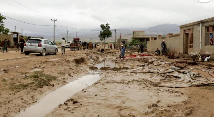 Numri i të vdekurve nga përmbytjet në Afganistan rritet në 315