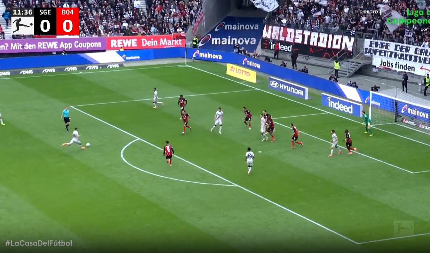Granit Xhaka realizon eurogol nga distanca ndaj Eintracht Frankfurtit