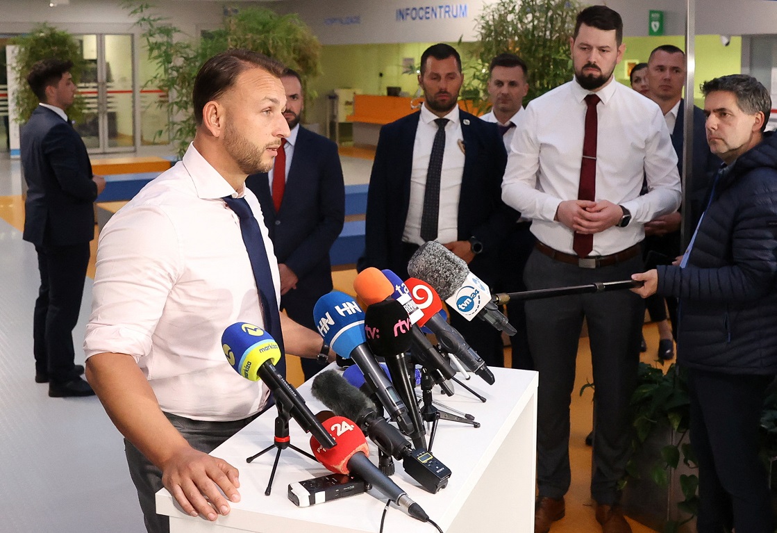 Fico u qëllua me pesë plumba dhe po lufton me jetën, konfirmon ministri sllovak i Mbrojtjes