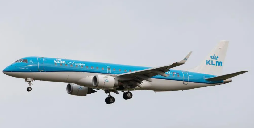 Një person vdes pasi ra në motorin e një avioni në aeroportin e Amsterdamit