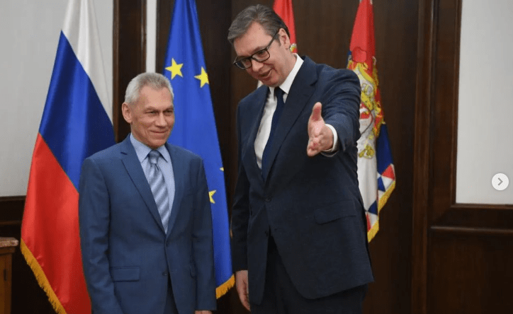 Vuçiq takohet me ambasadorin rus, i flet për Kosovën dhe rezolutën e Srebrenicës