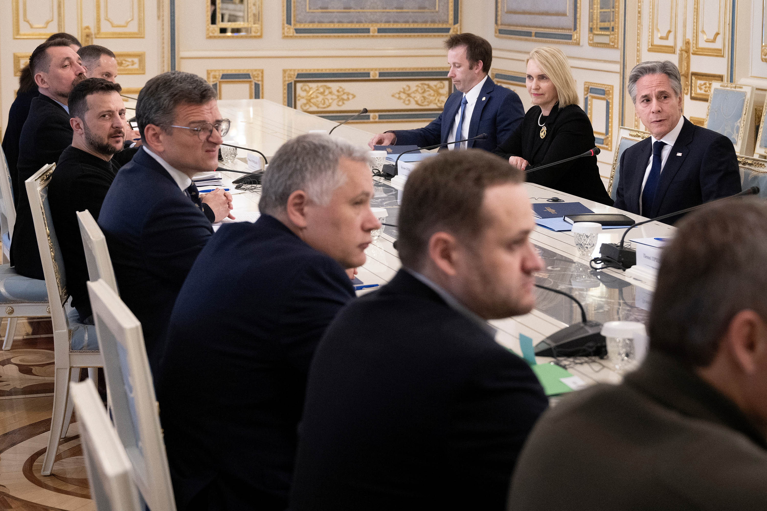 Zelensky i thotë Blinkenit se Ukraina ka nevojë urgjente për mbrojtje ajrore, ia kërkon edhe "Patriotët"