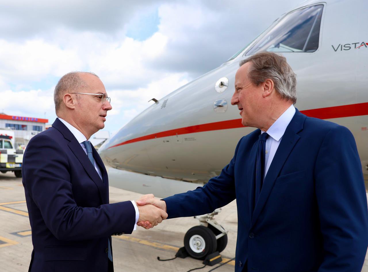 David Cameron arrin në Tiranë