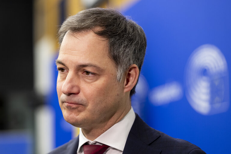 Kryeministri belg del kundër propozimit për burgje në Kosovë: Ide e çmendur
