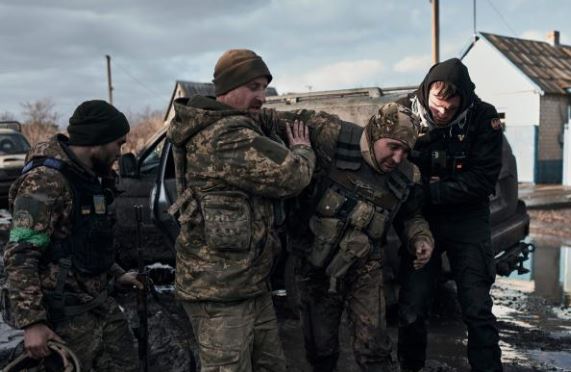 Rreshteri ukrainas goditet me thikë nga një civil