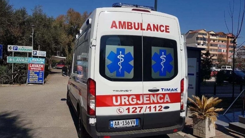 Sherr mes dy të miturve në një shkollë në Tiranë, njëri prej tyre përfundon në spital