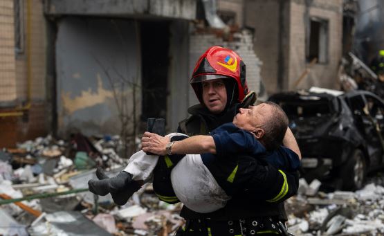 Pesë ukrainas, përfshirë dy fëmijë plagosen nga sulmi rus