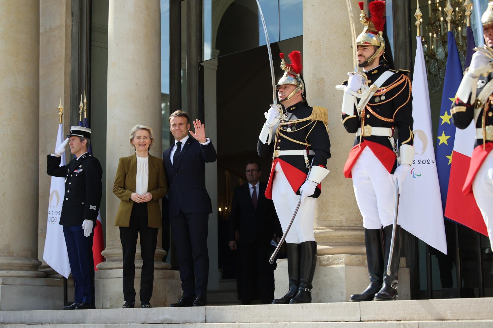 Presidentja e KE-së takon Macronin e Xi Jinping në Paris, diskutojnë për agresionin rus kundër Ukrainës