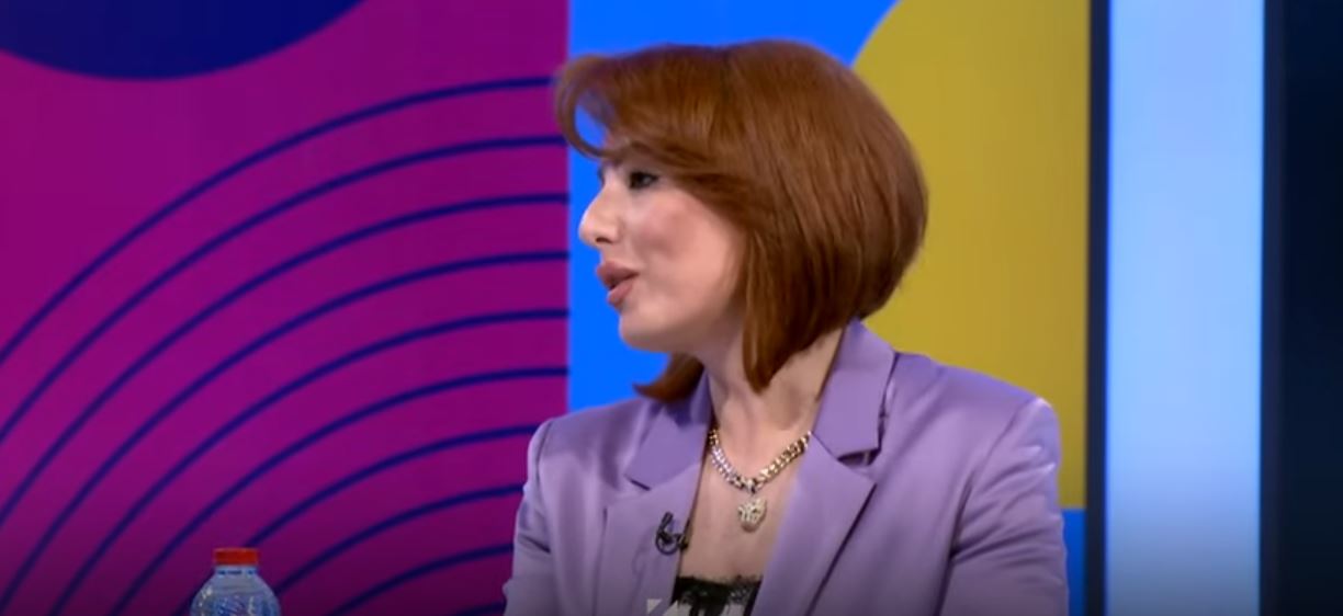 "Mollëkuqet" me çmimet e para në festivalin e këngës "Etolies De Paris" në Francë (VIDEO)