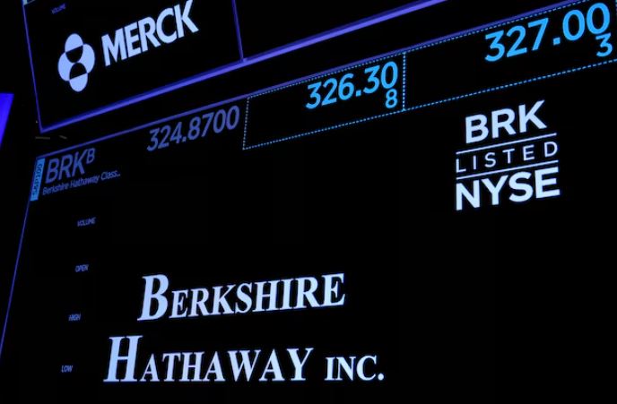 Berkshire shkurton aksionet e saj në Apple