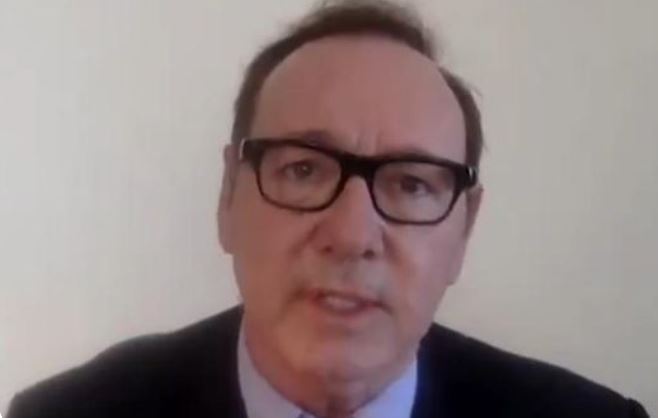 Spacey mohon akuzat për sjellje të papërshtatshme