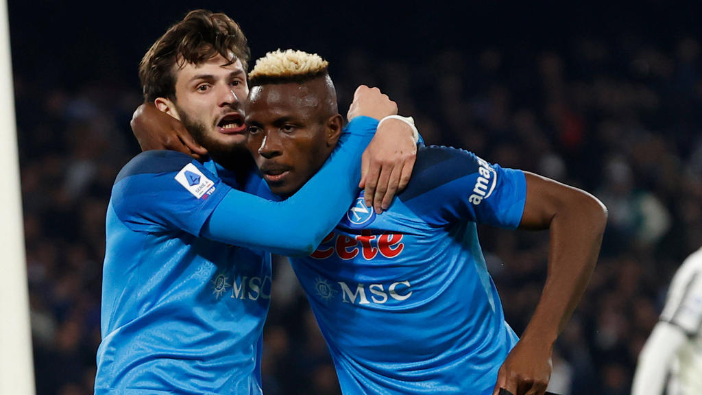 Napoli vendos kë ta shes në mes Kvaratskhelias dhe Osimhenit