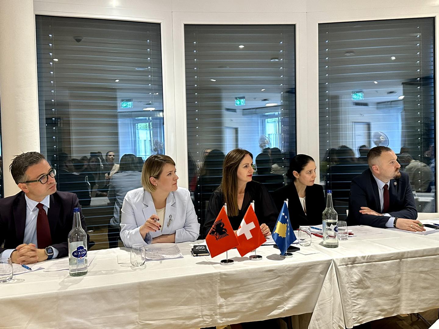 Mbahet punëtoria për mësimin plotësues të gjuhës shqipe në Zvicër