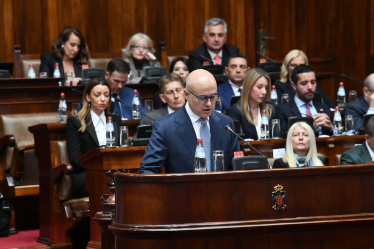 Mblidhen deputetët në Serbi, pritet votimi i qeverisë