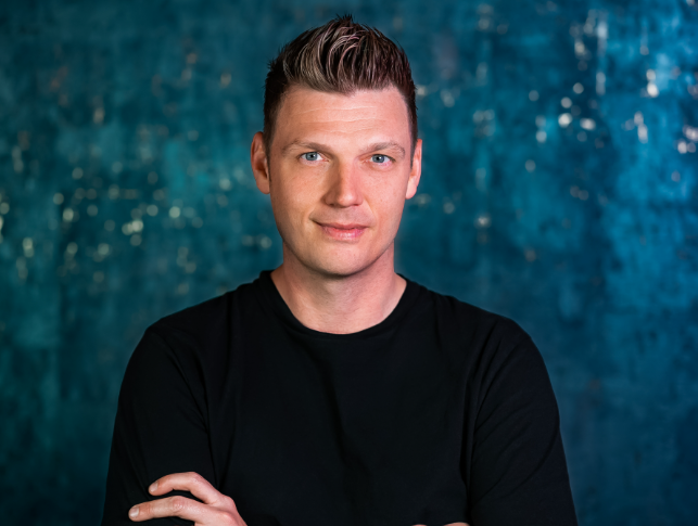 U akuzua se përdhunoi një fanse, flet Nick Carter