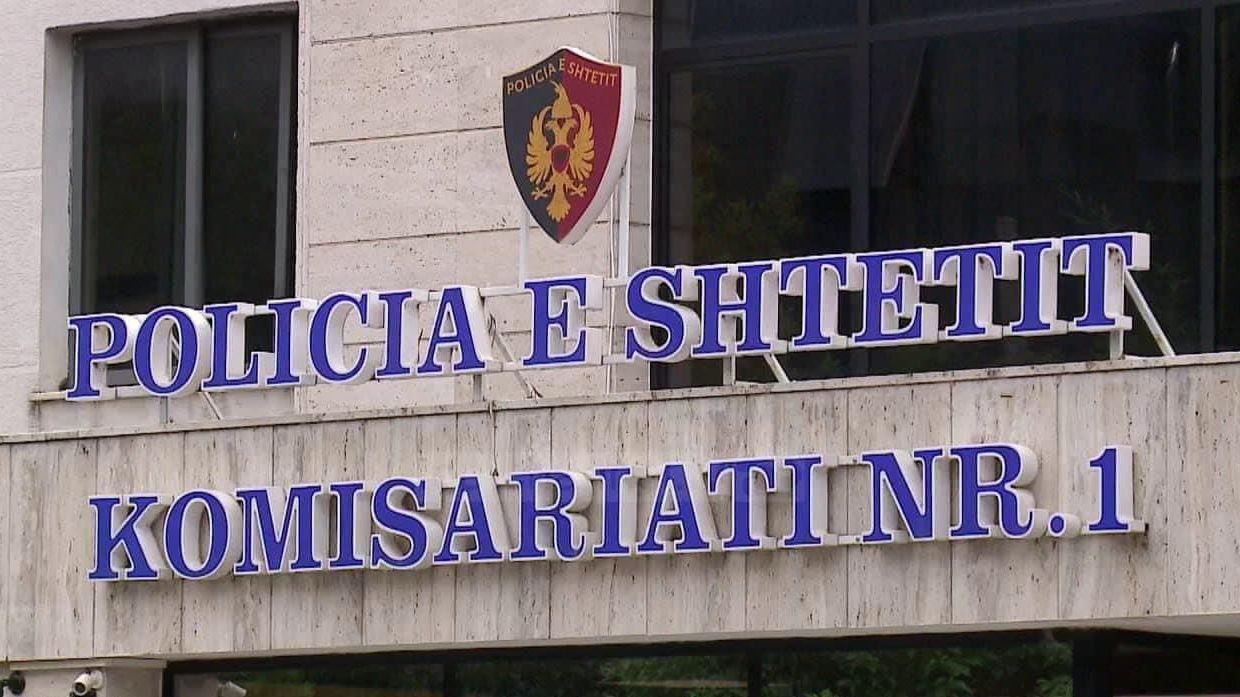 Tiranë: Merret peng një i ri në sheshin "Skënderbej", arrestohen tre të dyshuar
