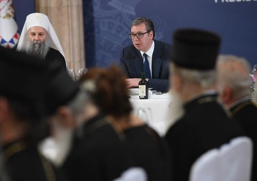 Vuçiq takon Porfirijen, patriarkun serb që iu ndalua hyrja në Kosovë