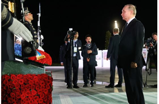 Vladimir Putin mbërrin në Uzbekistan