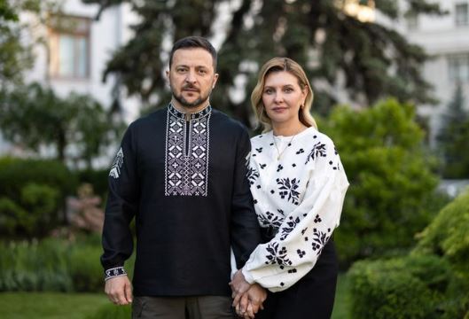 Ukrainasit festojnë trashëgiminë e tyre në Ditën e Vyshyvankas