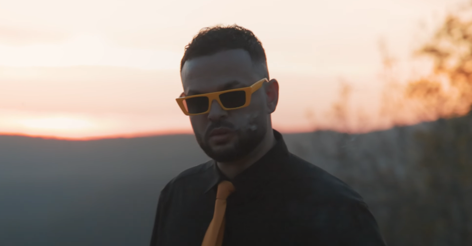 “Pa mu”, thotë Skerdi në këngën e re (VIDEO)