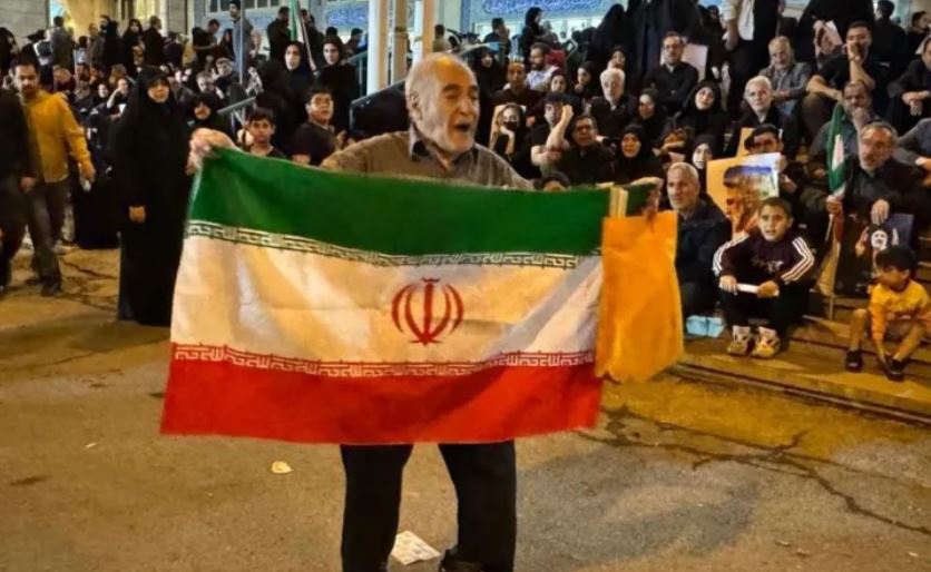 Turmat mblidhen përpara funeralit të presidentit iranian