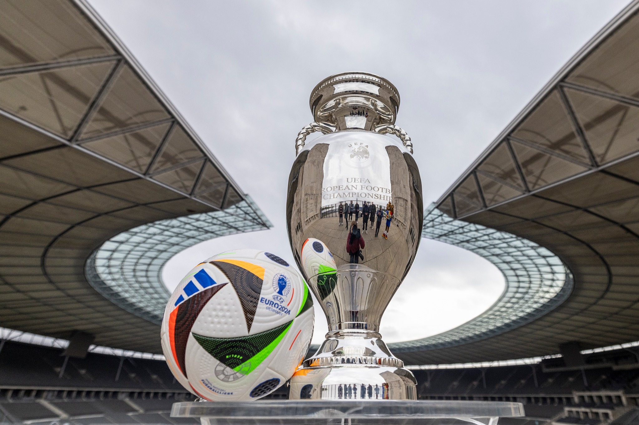 UEFA "shpërblen" kombëtaret, ua mundëson grumbullimin deri në 26 lojtarë për Evropian