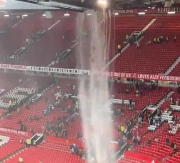 Manchesteri humb nga Arsenali, "Old Traffordin" e 'merr' uji (VIDEO)