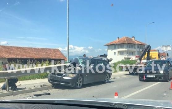 Aksident trafiku në Smrekonicë, mbetet i lënduar shoferi i veturës