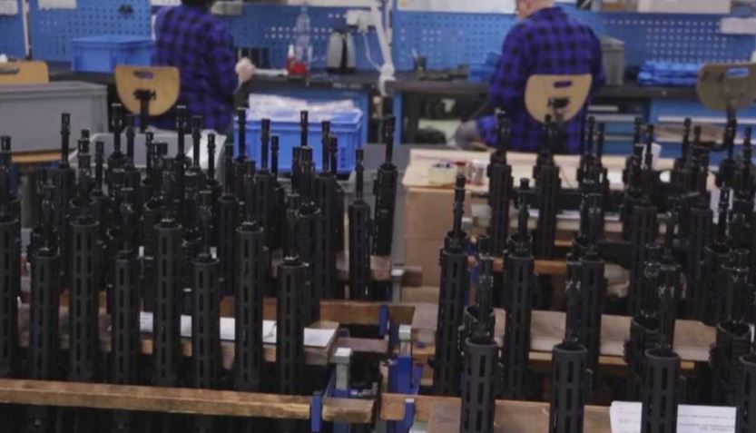 Shqipëria do të prodhojë armë dhe municione - rikthehet industria ushtarake