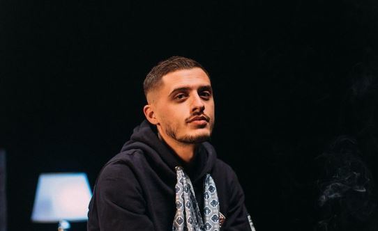 Bardhi publikon këngën "Ajo"