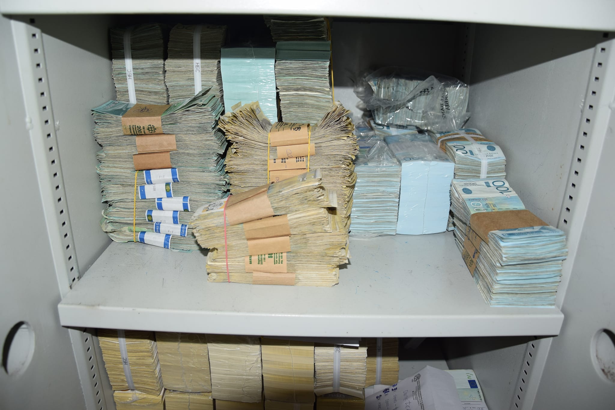 Operacioni policor në veri: Sekuestrohen 1.6 milionë euro dhe mbi 74 milionë dinarë