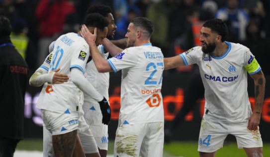 Tre futbollistë të Marseilles sulmohen me armë nga hajnat